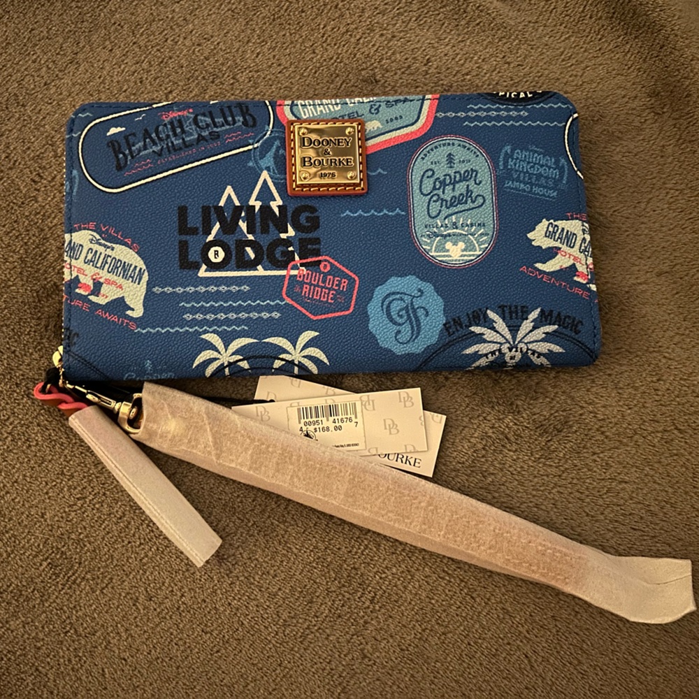 Dooney & Bourke Disney Vacation Club Wrist Wallet-NWT